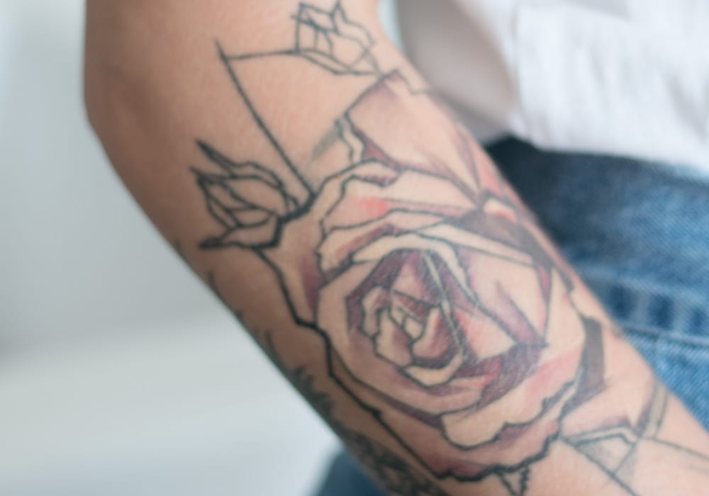 Körperkunst-Boost: Diese 9 Pflegetipps lassen dein Tattoo strahlen