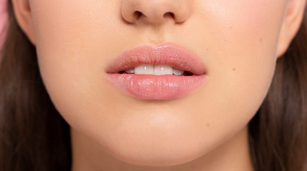 Glossy Tutorial: So einfach zauberst du dir vollere Lippen
