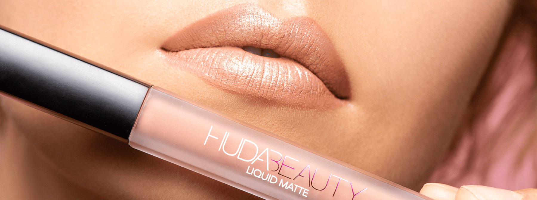 GLOSSY Tutorial: Matt vs. Glitter Lips mit HUDA Beauty