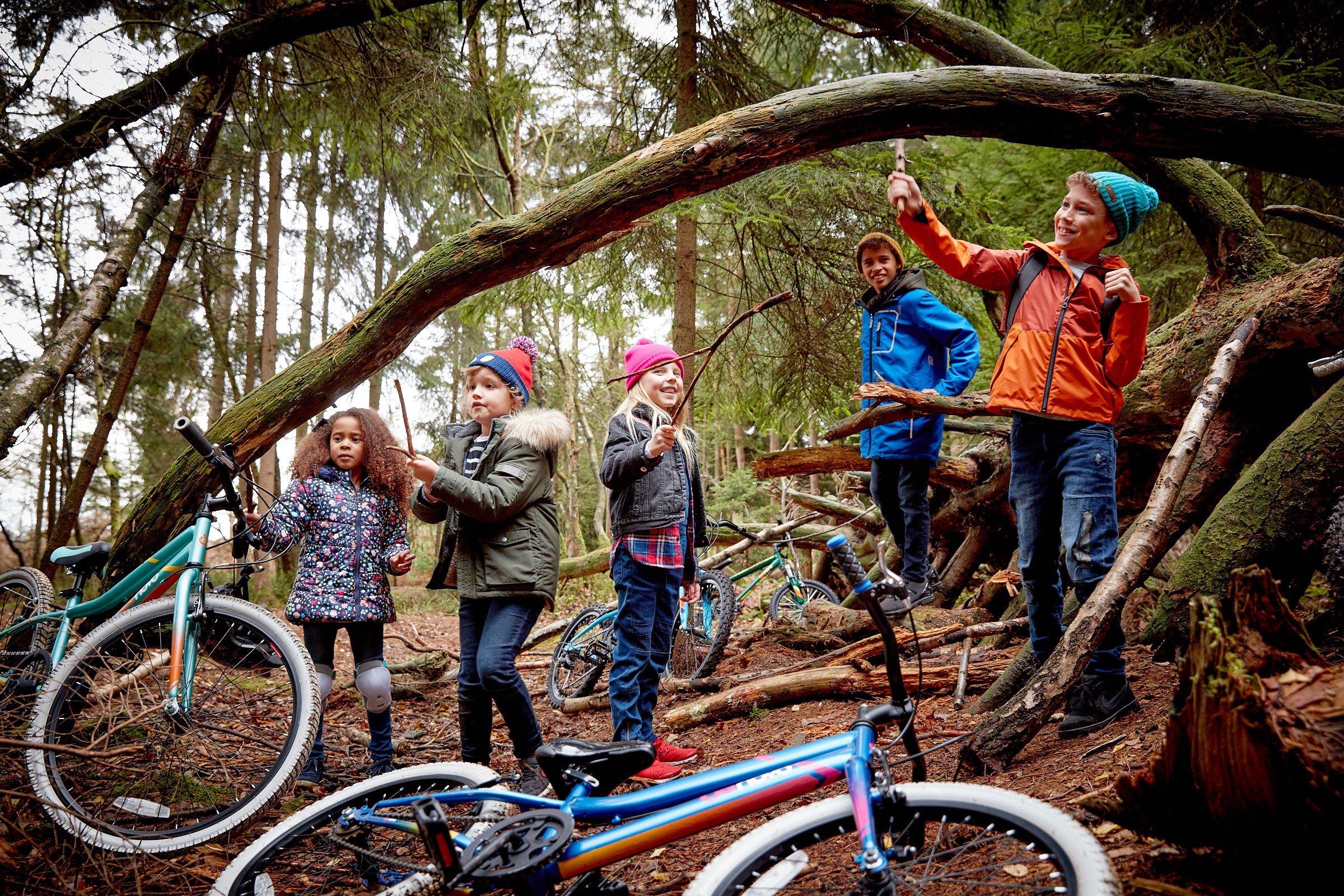 kids cycling