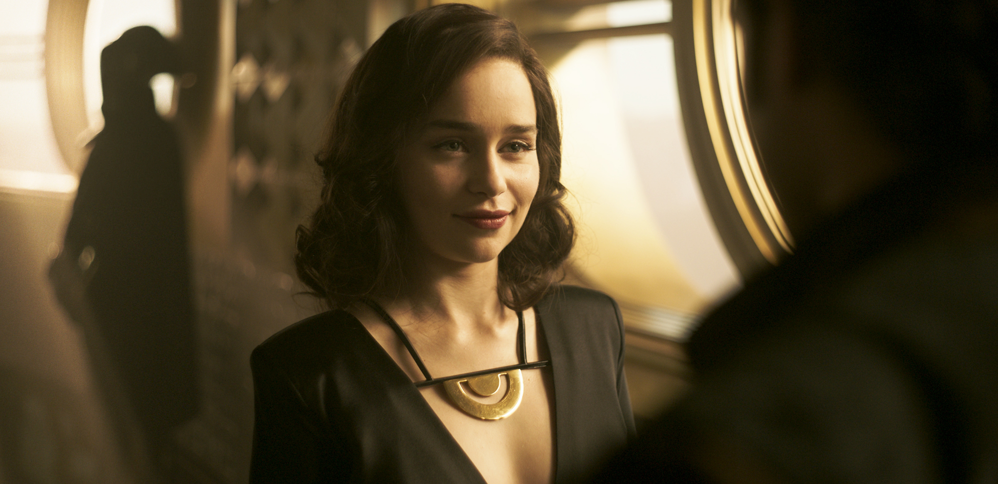 Emilia Clarke est l'actrice qui joue Qi’ra dans le prochain Star Wars, Solo: A Star wars Story
