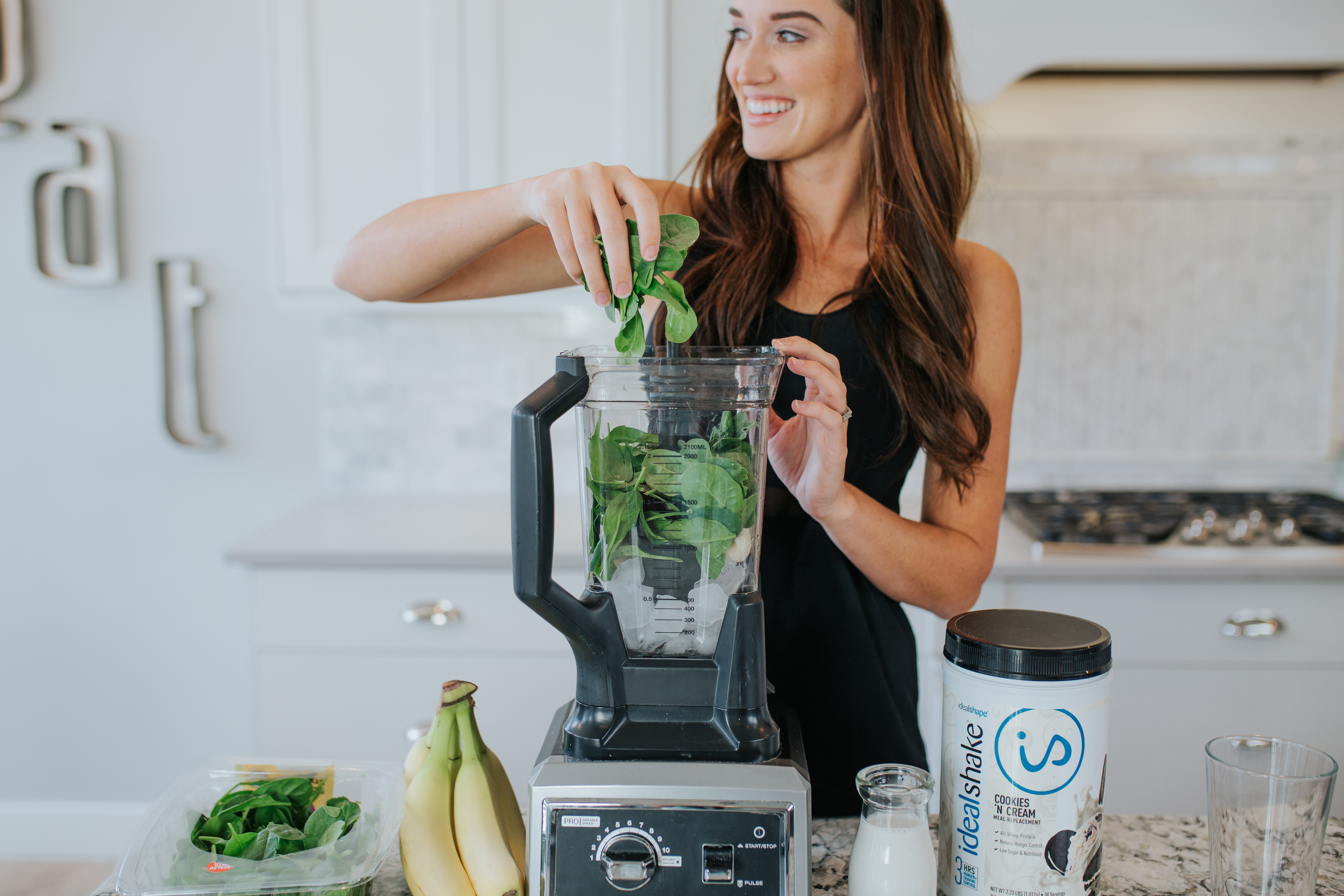 Jade Roper making a weight loss smoothie