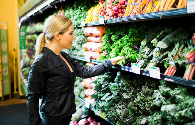 lindsey grocery shopping for veggies