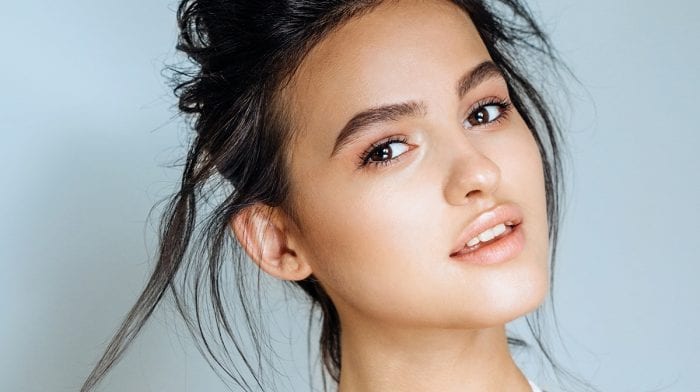 Easy hairstyles to create a stylish and messy look