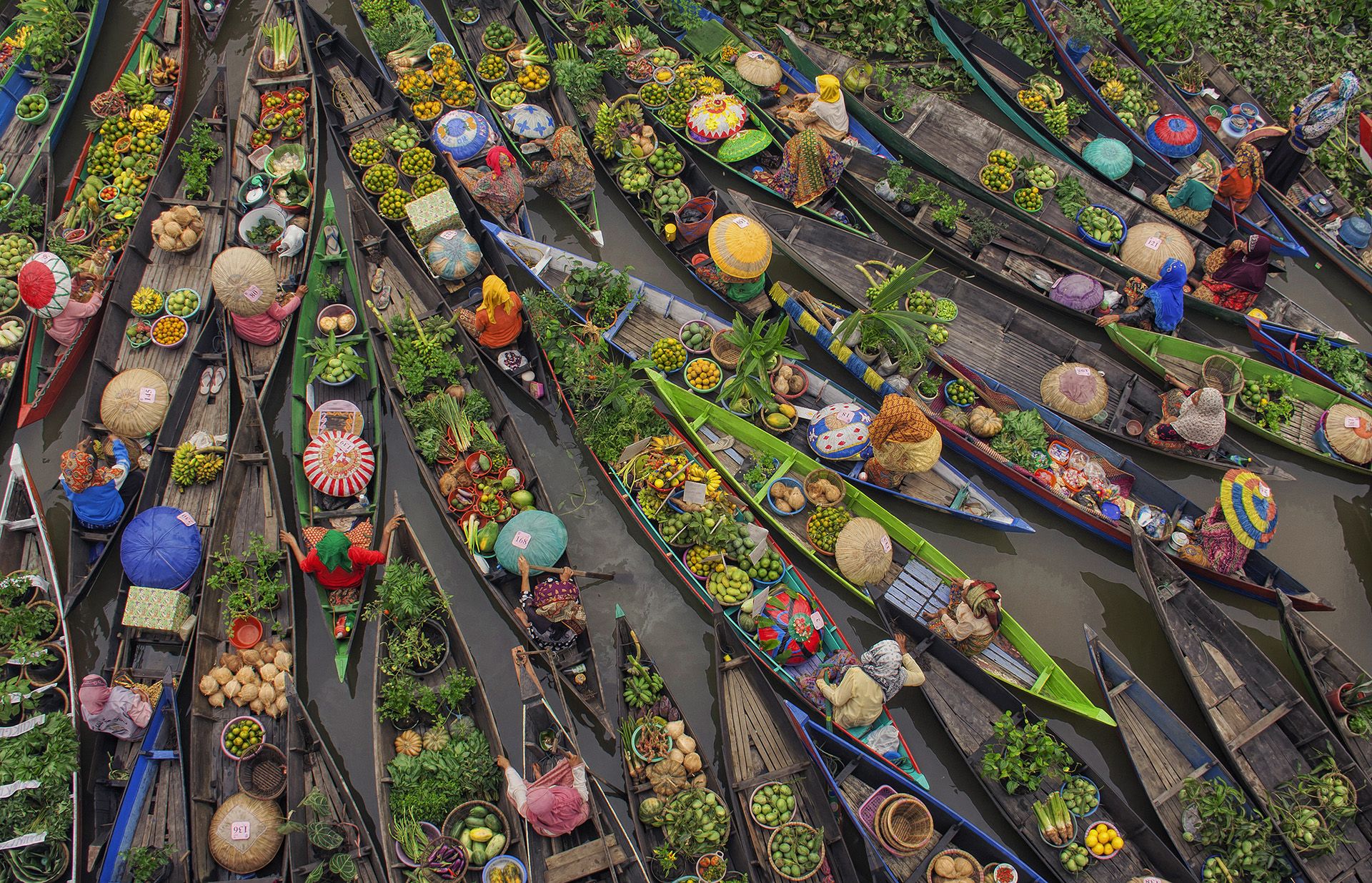 Floating Market by Antonius Andre Tjiu