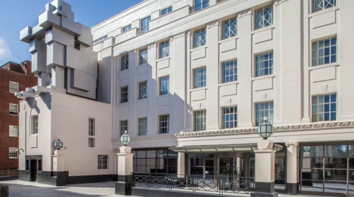 The Beaumont Hotel, London: A view of the outside of the hotel from the front.