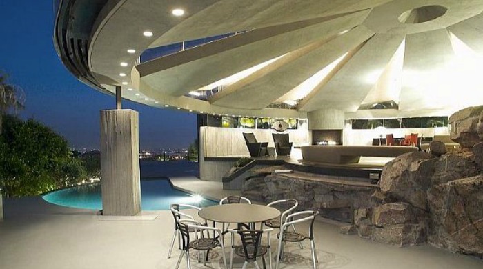 The open bar in the Elrod House with its large circular roof and the pool visible.