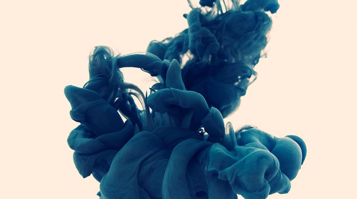 A plume of ink in blue in water by Alberto Seveso.