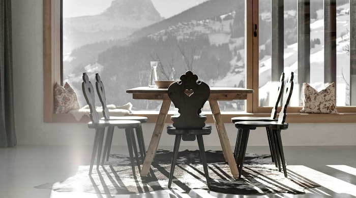 The dining area in Wohnhaus Pliscia 13 by Pedevilla Architekten.