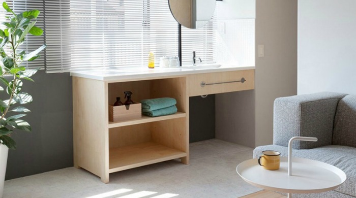 A dressing table inside the Fujigaoka M apartment by Sinato Architects.