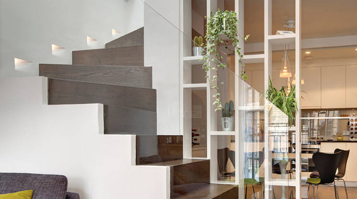 interiors-glass-wood-staircase