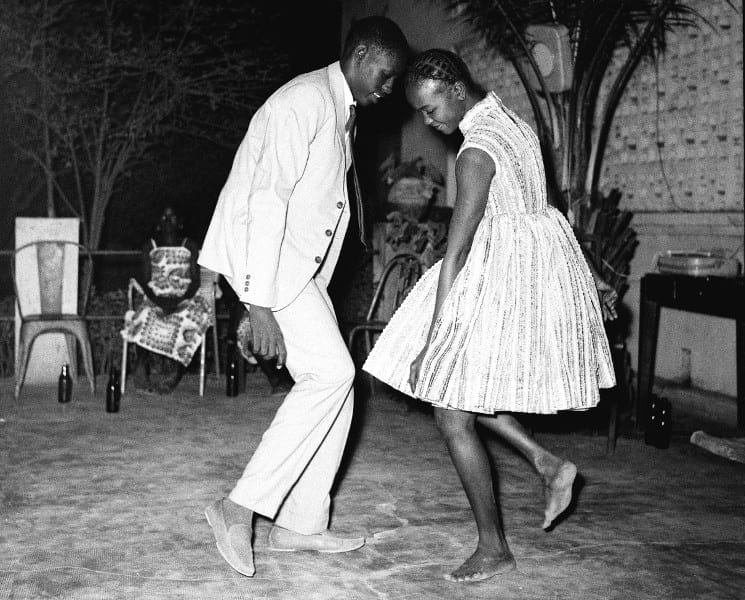 Nuit de Noël (Happy Club), 1963 (c) Malick Sidibé. Courtesy Galerie MAGNIN-A, Paris